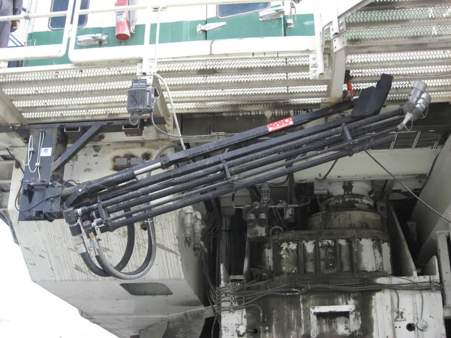 Lube_Boom.height-700.format-webp.jpg
